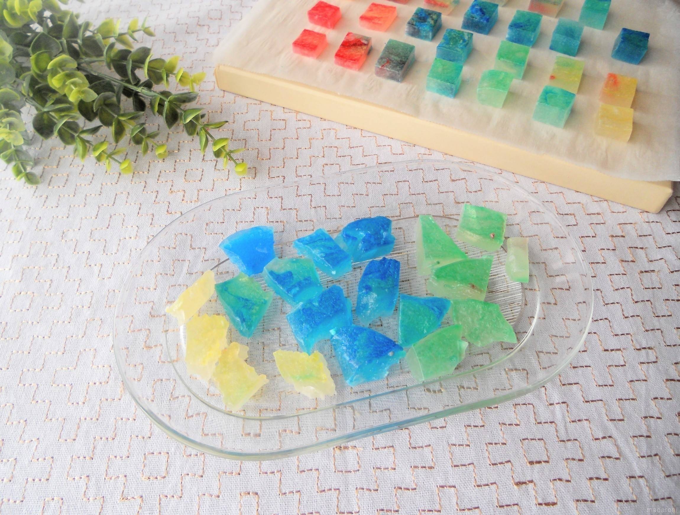 まるで天然石みたいな「琥珀糖」とは？パティシエが作り方を伝授