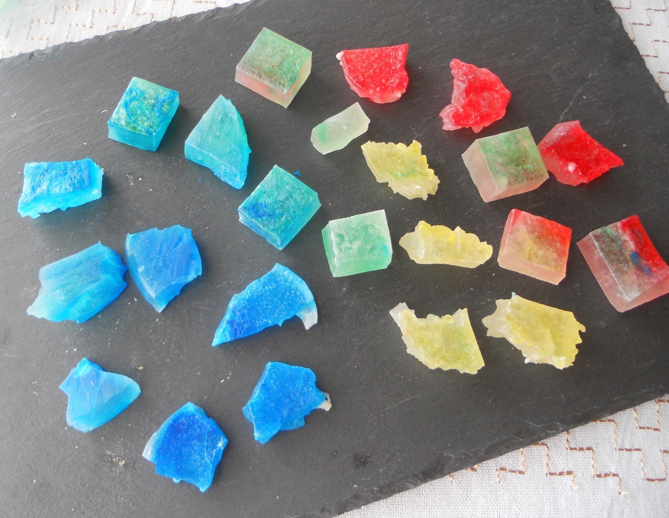 まるで天然石みたいな「琥珀糖」とは？パティシエが作り方を伝授