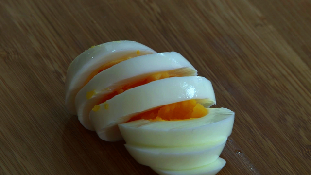 カリカリベーコンと卵とキャベツのシーザーサンドの作り方の画像