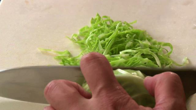 カリカリベーコンと卵とキャベツのシーザーサンドの作り方の画像