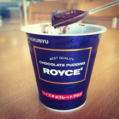 売り切れ必至!コンビニで買えるロイズの「チョコレートプリン」が大人気!