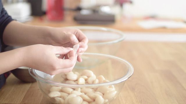 ほっとおちつく和菓子。手作り抹茶餡をもりもりのせた抹茶団子の作り方の画像