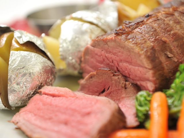 オーブンは使いません！シェフが教えるしっとりローストビーフのレシピの画像