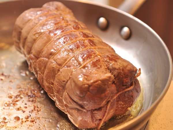 オーブンは使いません！シェフが教えるしっとりローストビーフのレシピの画像