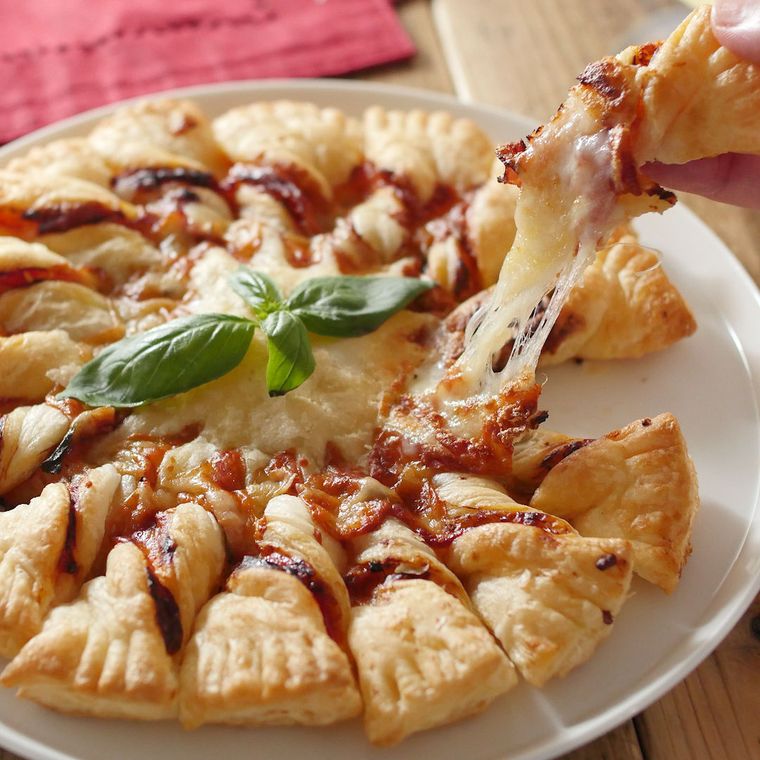 丸皿に盛られたピザソレイユ