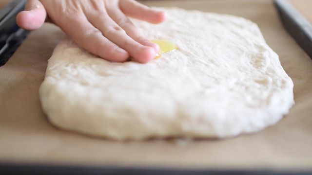 時短レシピ！2次発酵のいらない簡単フォカッチャの作り方の画像