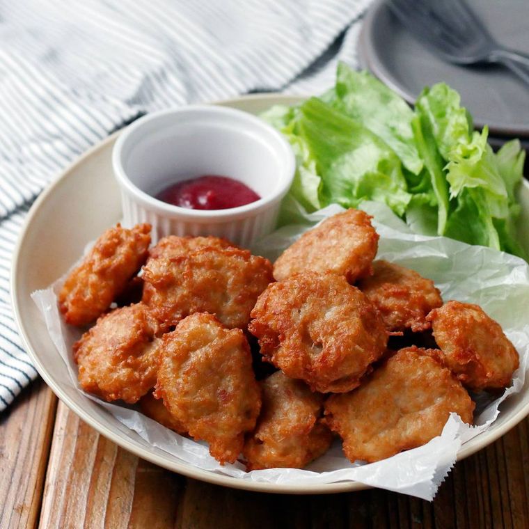 白い器に盛られたそうめんナゲット