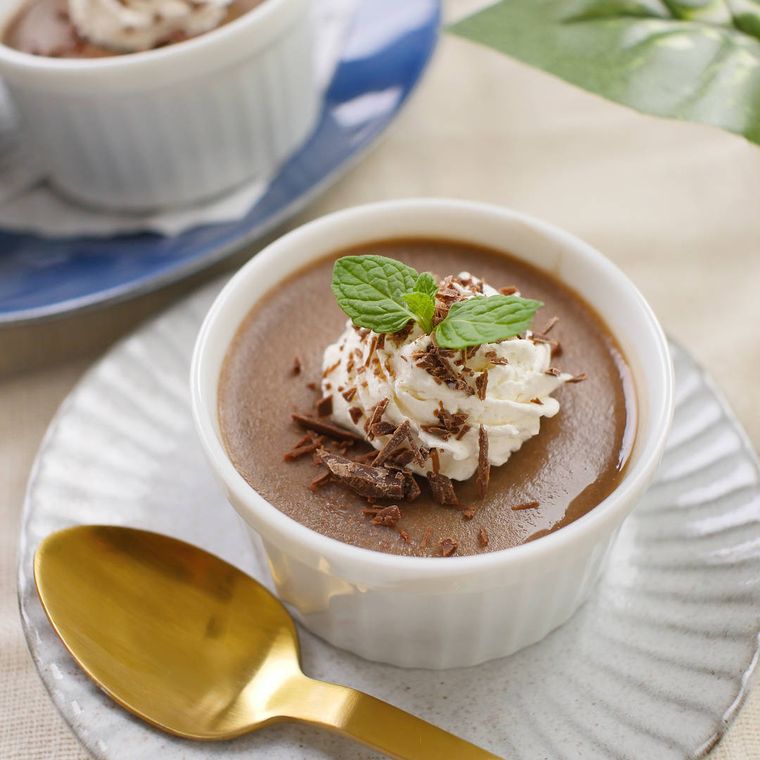 器に入った濃厚チョコプリン