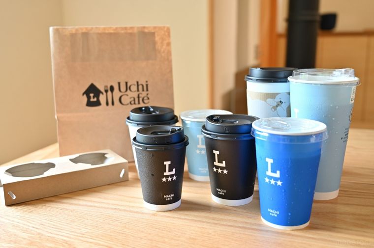 ローソンのコーヒー7杯分と紙袋とドリンクホルダー