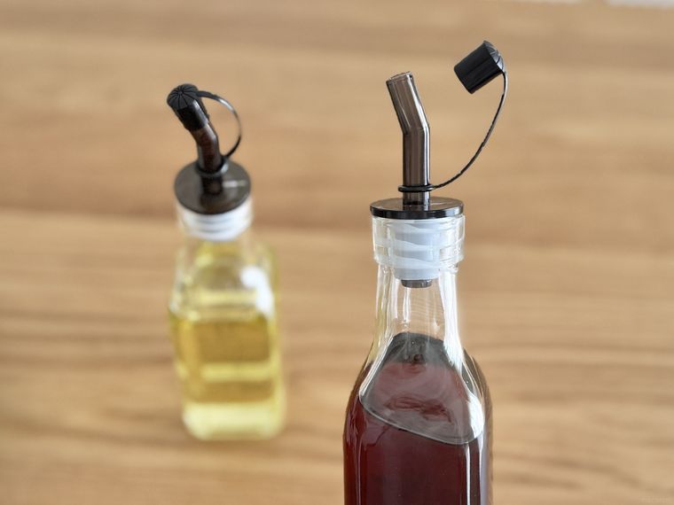 ビネガーオイルガラスボトルのキャップ部分アップ
