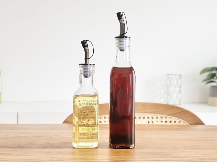 ごま油とサラダ油を入れたダイソービネガーオイルガラスボトル