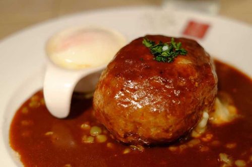 行列ができる新宿御苑のハンバーグ店ハンバーグウィル