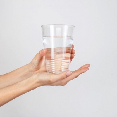食前に水を2杯飲むだけ!超簡単な「水ダイエット」で痩せる理由
