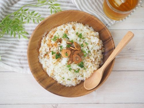 焦がし醤油がポイント ガーリックライスの基本レシピ 活用アレンジ3選 Macaroni