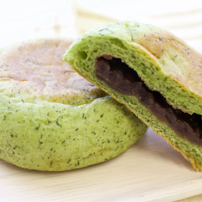 セブンイレブンの新商品「よもぎのつぶあんぱん」を食べてみた