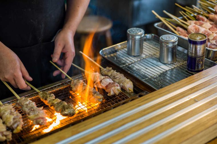 実はフランス料理より難しい!? 知らないと恥ずかしい「焼き鳥の食べ方マナー」を伝授！の画像