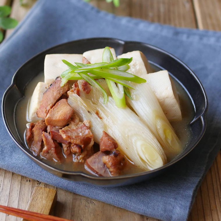 器に入れたやきとり肉豆腐