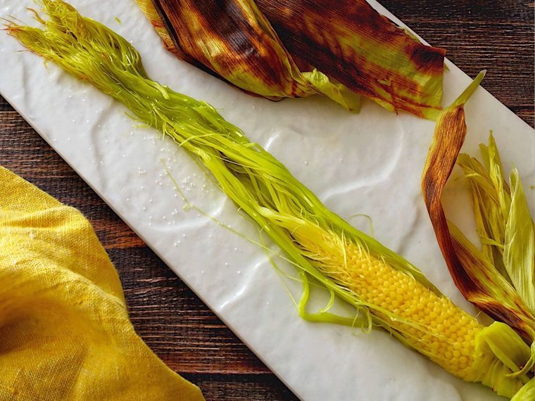 皮のついたヤングコーンの様子