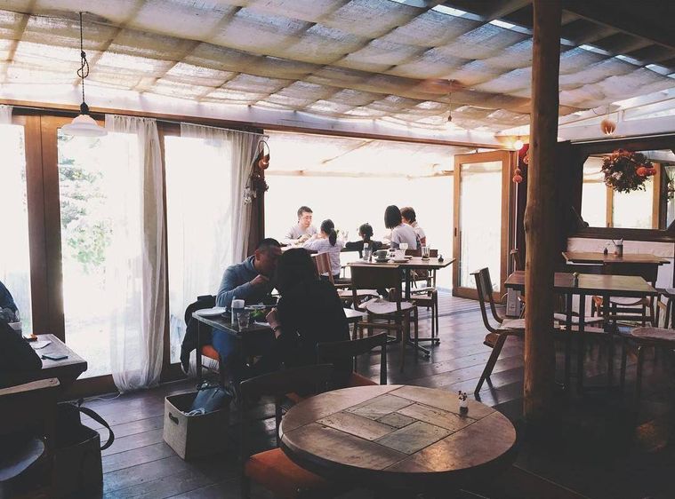 茶屋雨巻の店内