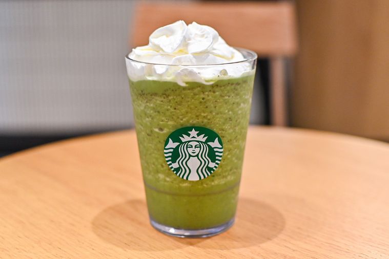 カスタムしたスターバックスの抹茶クリームフラペチーノを正面から