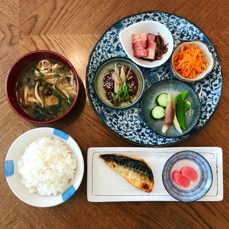 盛り付けの基本「青黄赤白黒」って?彩りを変えてすてきな食卓にの画像