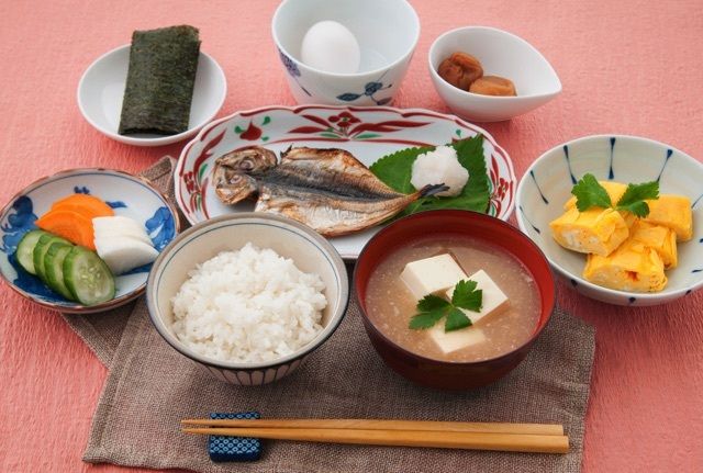 盛り付けの基本「青黄赤白黒」って?彩りを変えてすてきな食卓にの画像