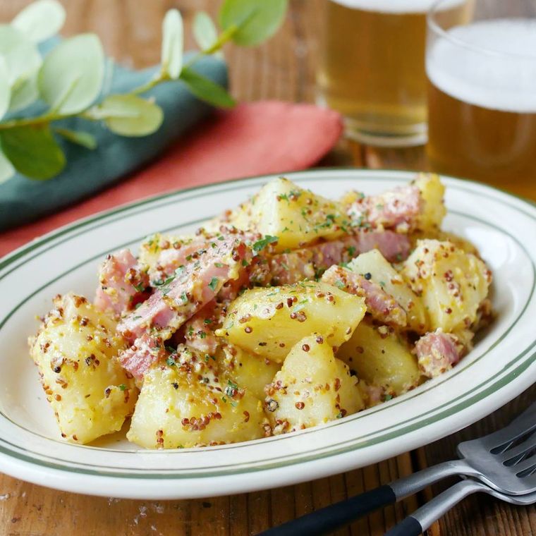 器に盛られたジャーマンポテト