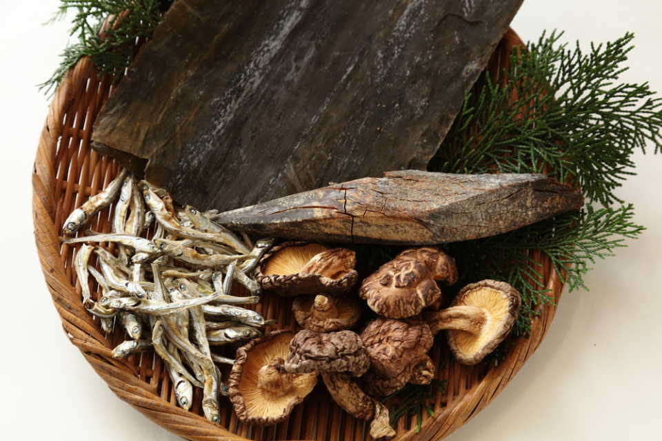 身近なアレが大活躍！白だしの代用品と自家製白だしの作り方 macaroni