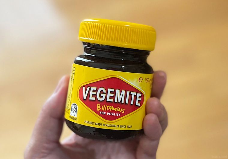 ベジマイトを手に持ったところ