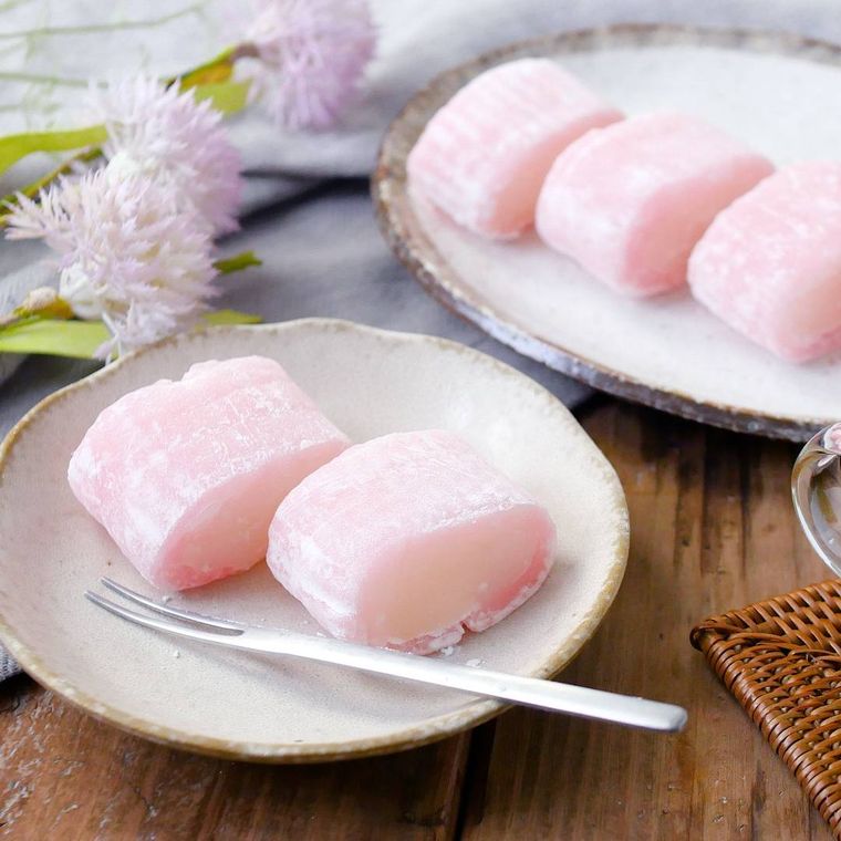 和食器に盛り付けたすあま