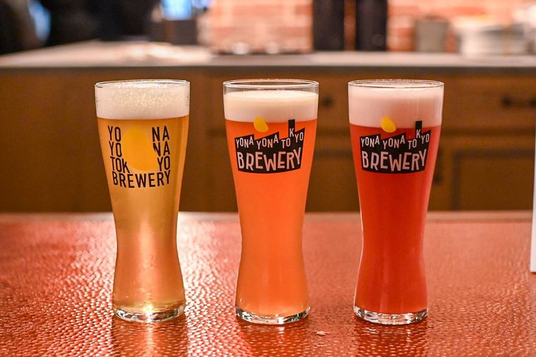 3種類のビールが並んでいるところ
