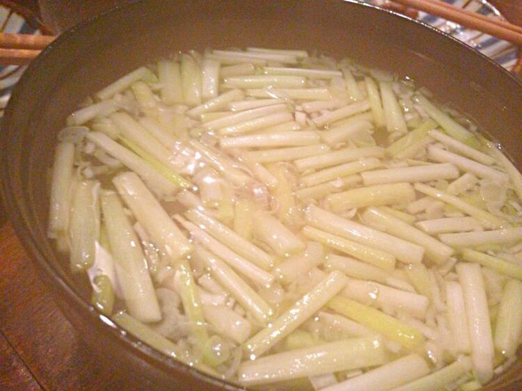 超高級食材「黄ニラ」の魅力、徹底追求!購入方法やおすすめレシピも紹介 - macaroni