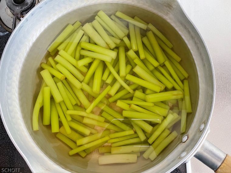 日本伝統の保存食 きゃらぶき の作り方 ふきをおいしく楽しもう Macaroni