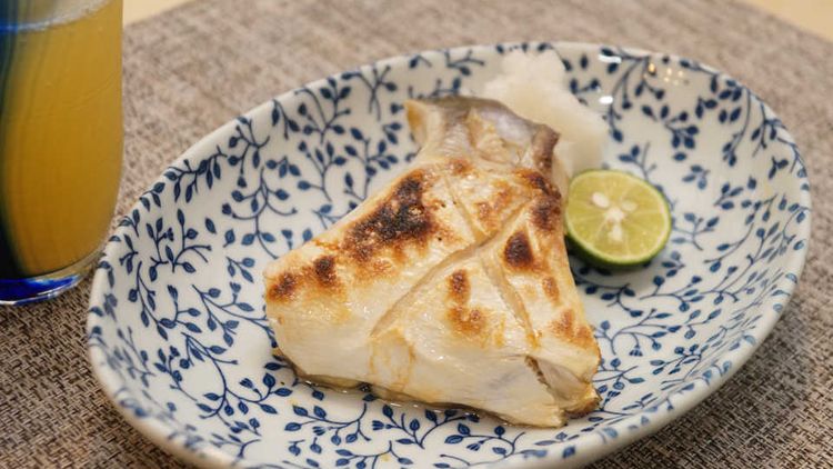 グリルで簡単 脂がのった ぶりカマの塩焼き をふっくら仕上げよう Macaroni