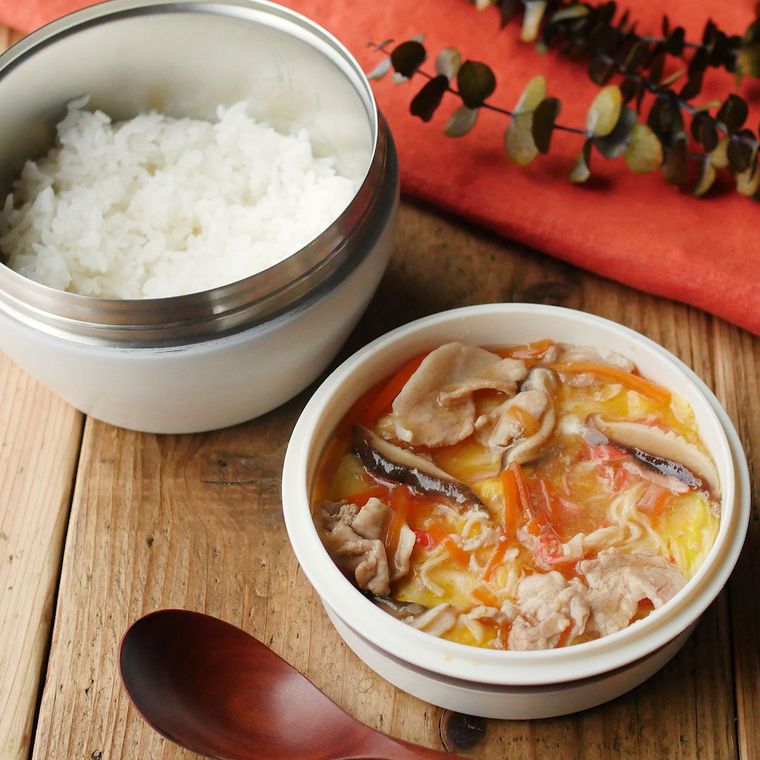 保温容器に入ったカニカマで作る天津飯