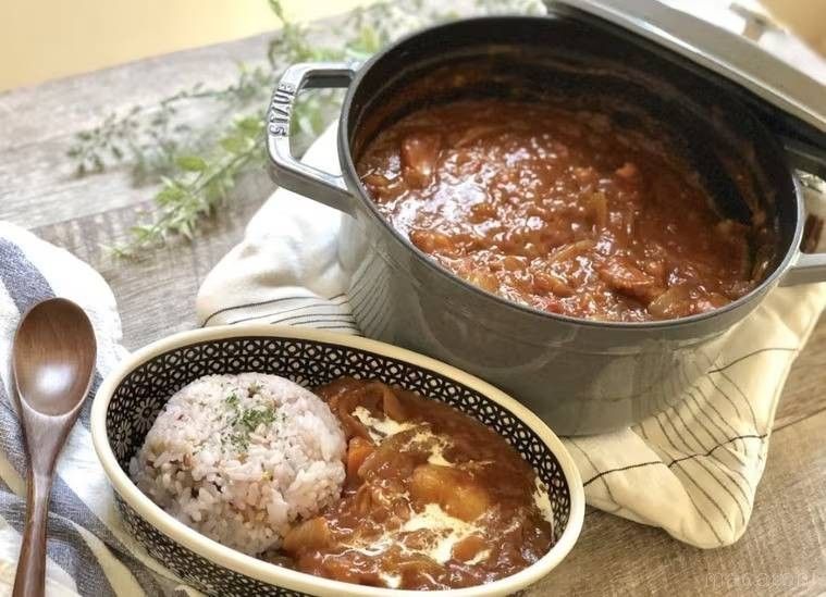 楕円形の器に盛り付けた絶品無水カレーライス