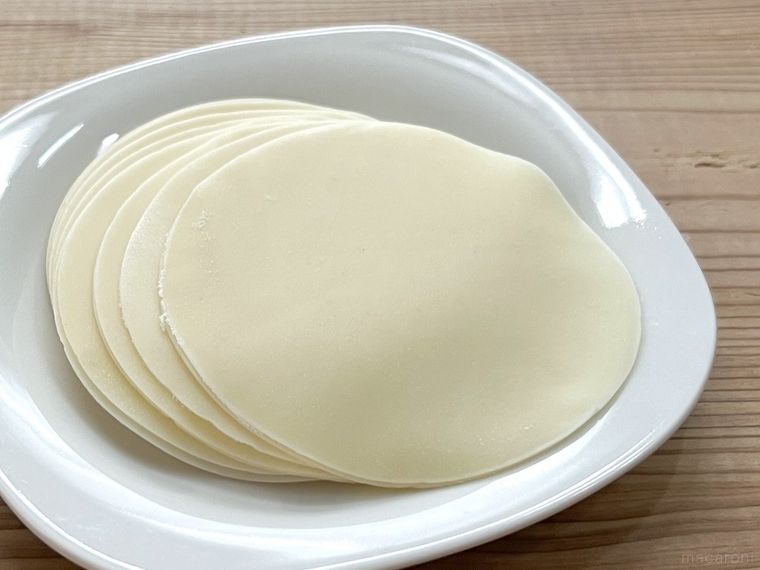 皿に盛られた餃子の皮