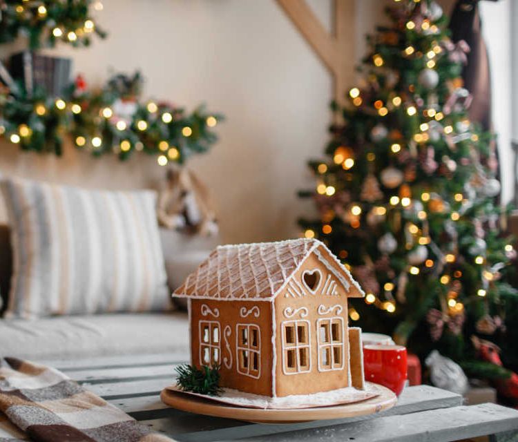 気分は童話の主人公 お菓子の家 の作り方 クリスマススイーツ18選 Macaroni