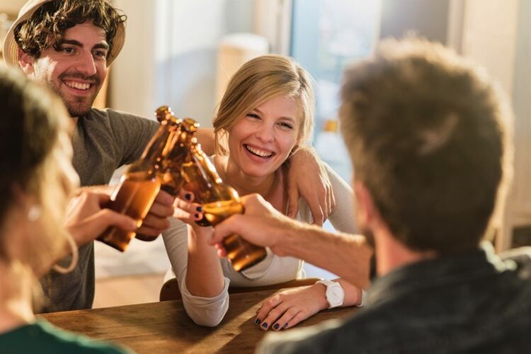 お酒とスポーツドリンクはNG」は嘘？ほんと？真相を調べてみた - macaroni