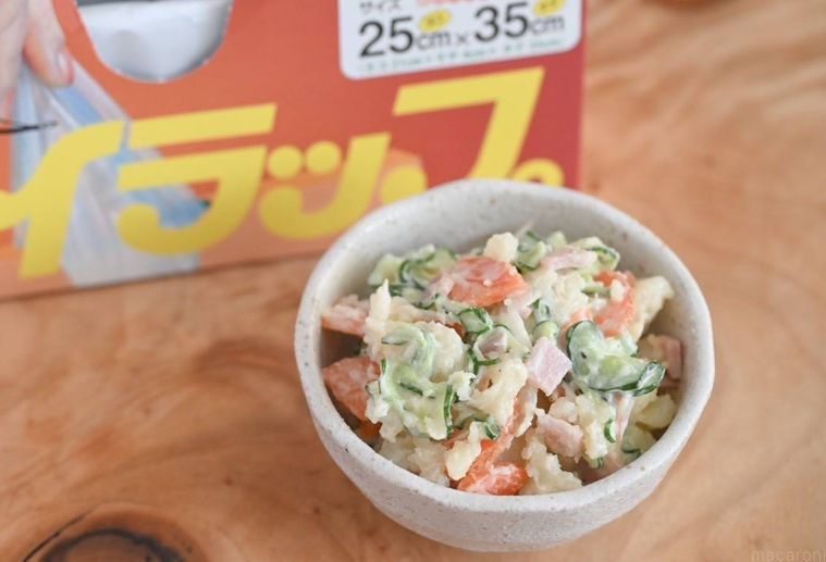 アイラップと皿に盛ったポテトサラダ