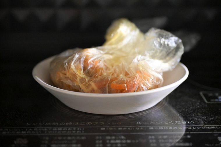 耐熱皿にのったアイラップに入った切り干し大根