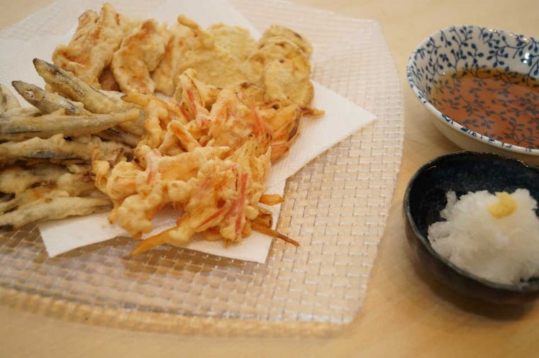 サクサク衣のコツは温度にあり!基本の「天ぷら」の作り方でプロ級の仕上がりに。の画像