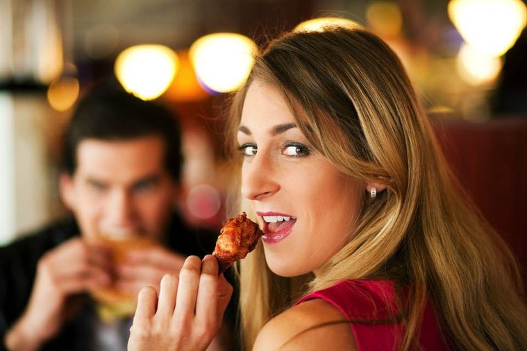 食べ方の汚い人になってない 覚えておくべきキレイな食べ方のコツ Macaroni