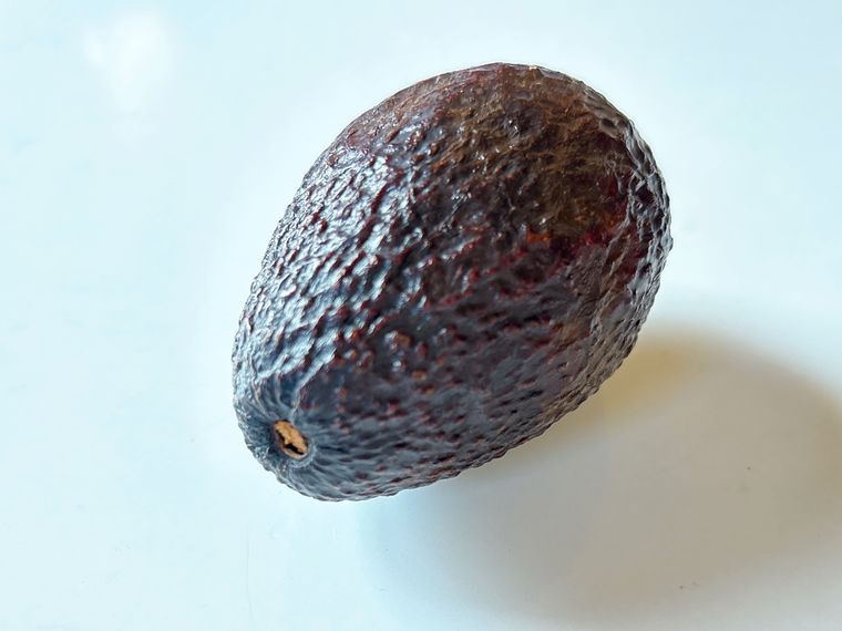 ヘタが沈んだアボカド