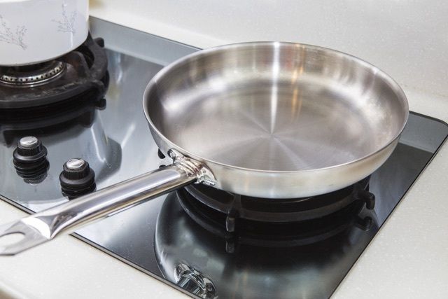 フライパンでもおいしく焼き魚 押さえておくべきコツをチェック Macaroni