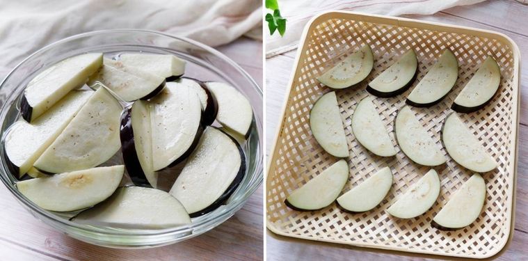 切ったなすを薄いレモン水か薄めたお酢にくぐらせている様子