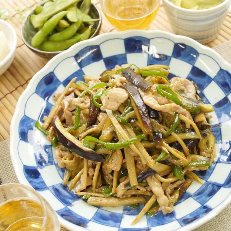 なすジャオロースーが皿に盛り付けられているところ