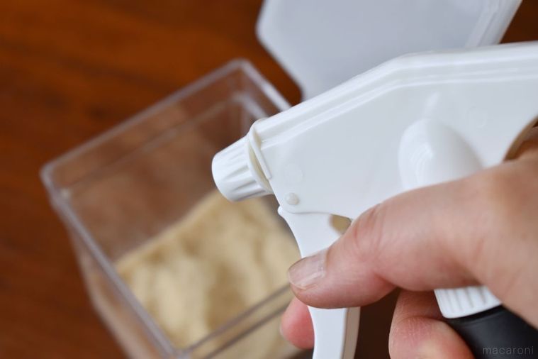 砂糖入れのと霧吹き