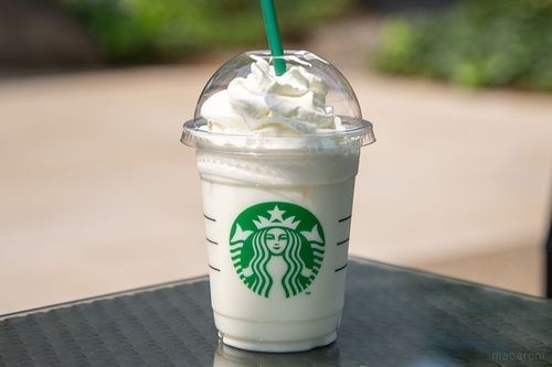テーブルに置かれたホワイトチョコレート