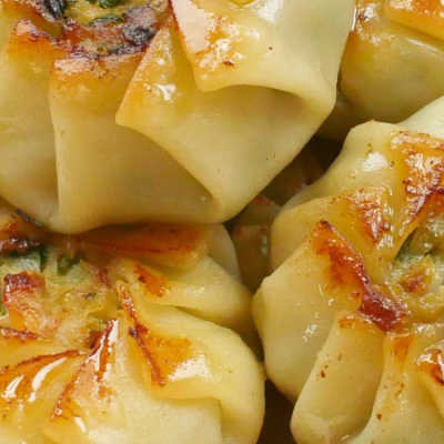 包み方次第で簡単華やか!お花のジューシー海老ニラ饅頭
